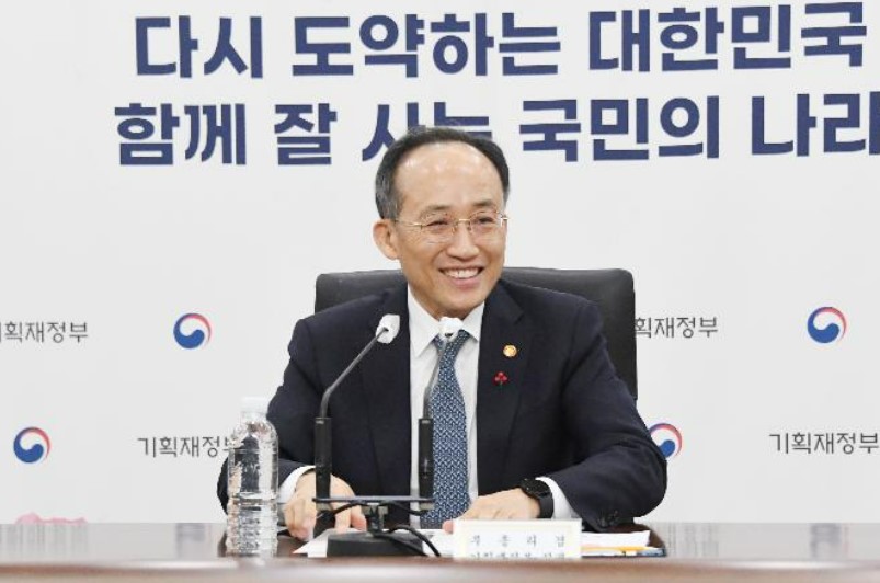 정부, 부동산 연착륙 위한 규제완화 잇따라 내놓는다