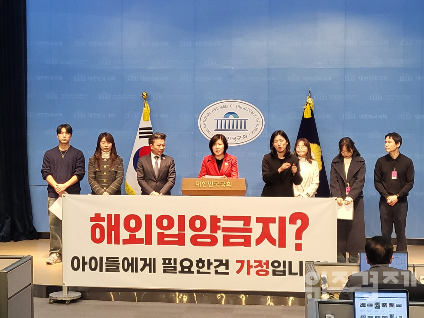 “아동 수출국보다 중요한 건 아이의 삶”…정부 ‘해외입양 중단’ 방침에 입양가족·시민단체 반발