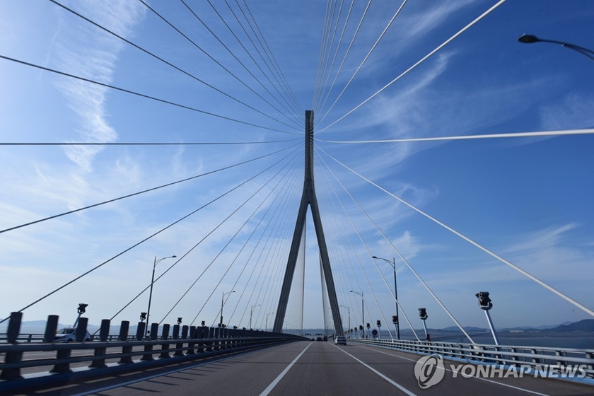 인천대교 통행료 63% 인하…18일부터 승용차 2,000원