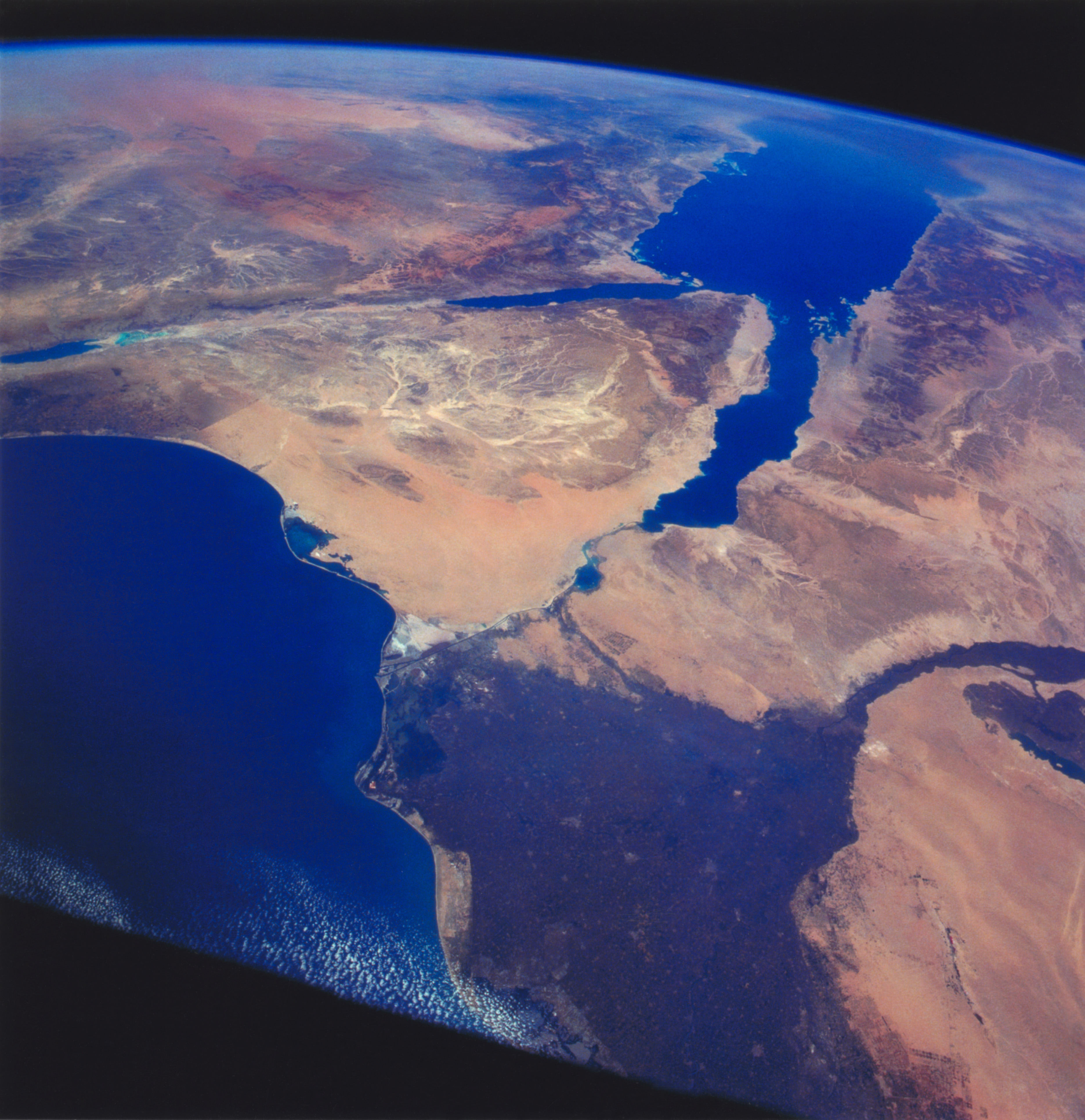 홍해 불안에 해운 운임 지속 상승... "중소기업 물류비 지원"