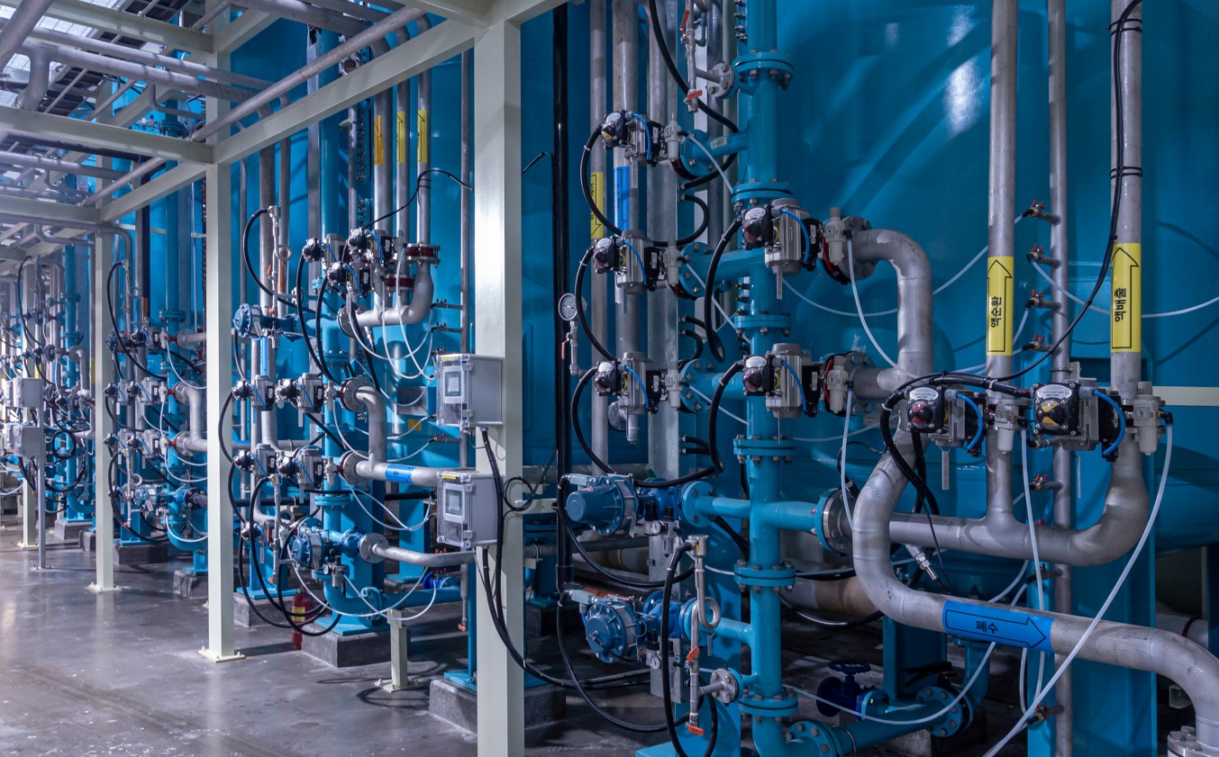 국내 유일 인조흑연 생산공장 찾은 정부... "지원 아끼지 않겠다"