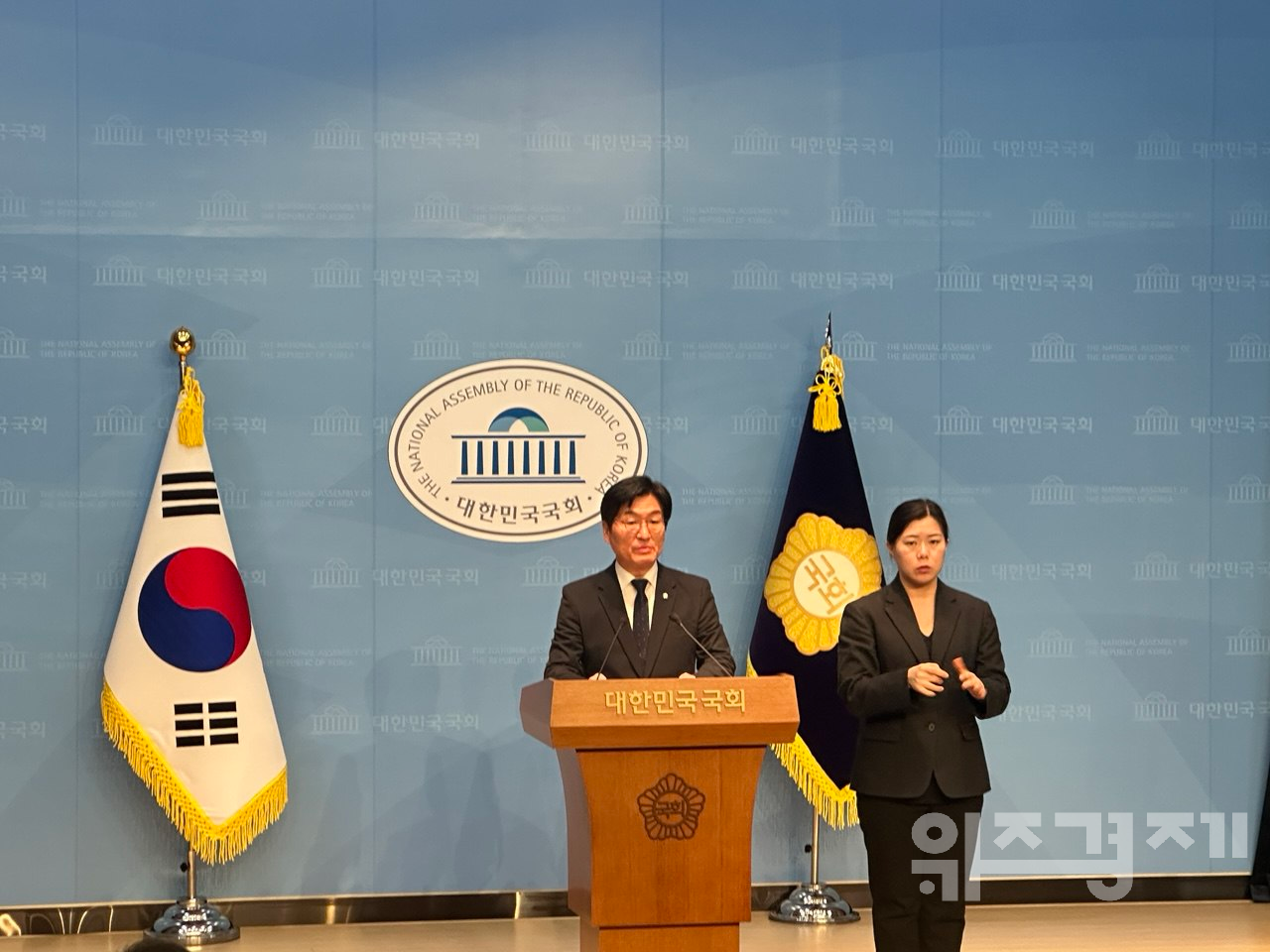 민주당, ‘혐오 현수막’ 정당 압수수색에 “지방정부의 적극적 철거 행정 필요”