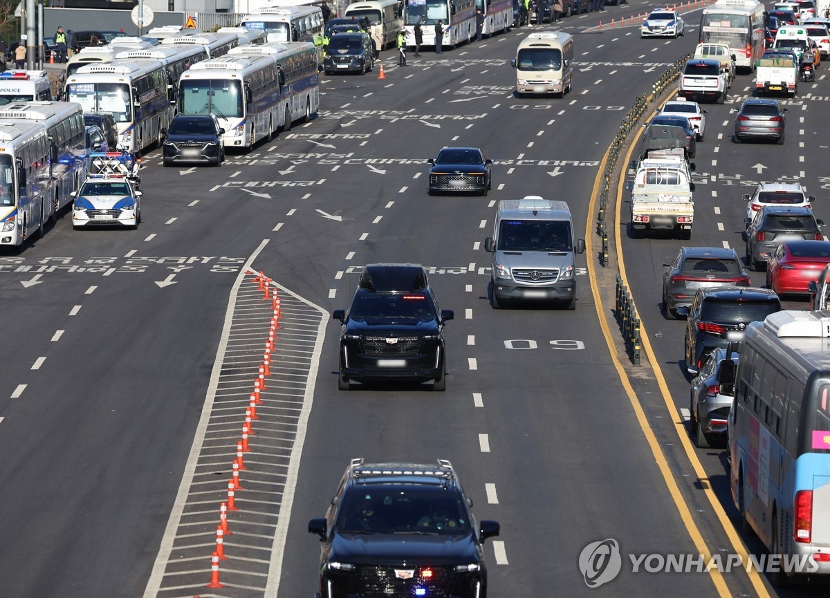 [속보] 헌정 사상 최초 '내란수괴 혐의' 윤 대통령 체포