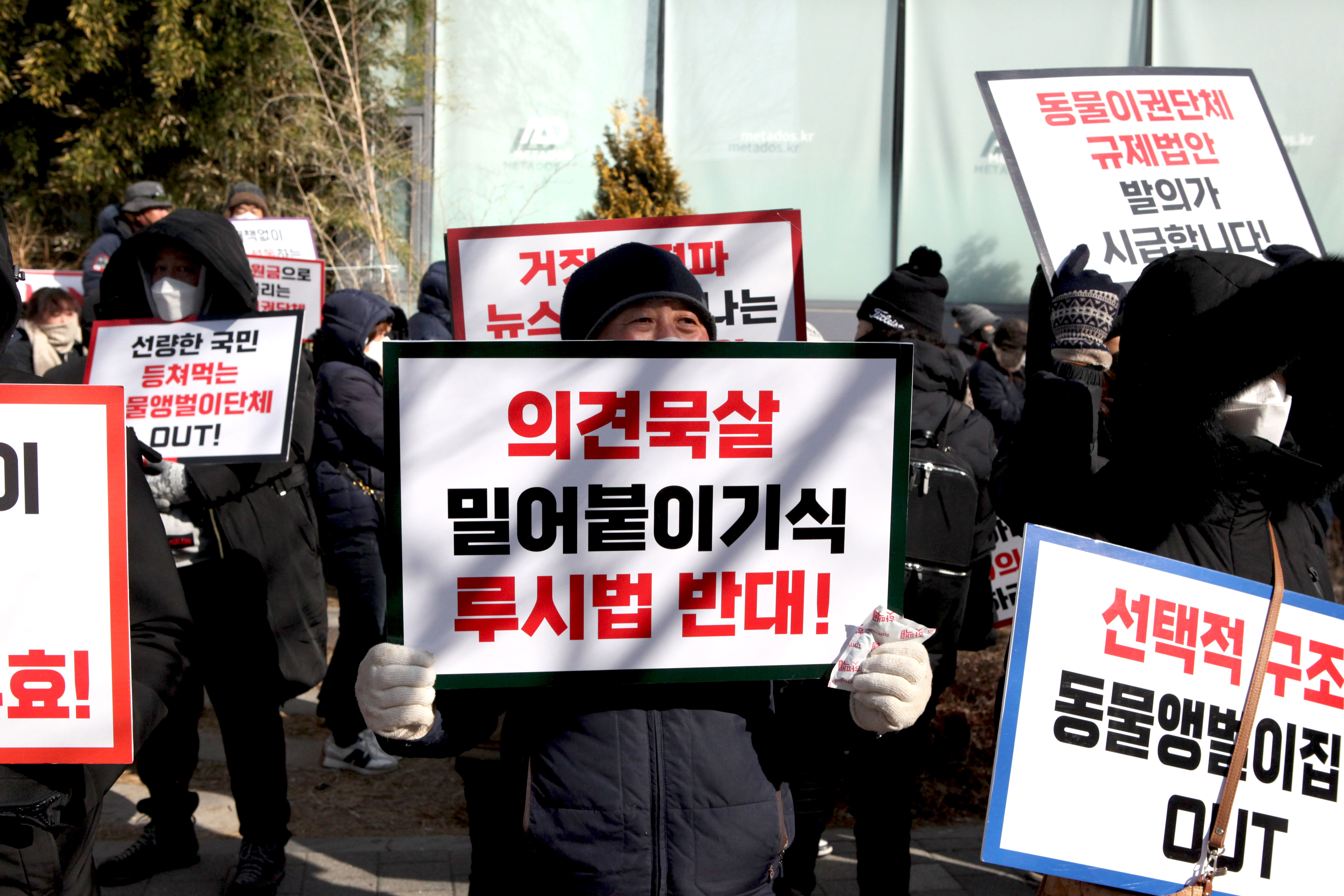 [폴앤톡] 루시법 발의 찬반 대립 격화... 여러분의 생각은?