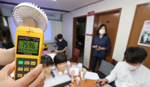 과기정통부, 휴대용 선풍기 전자파 결과 공개…시민센터 ‘반발’