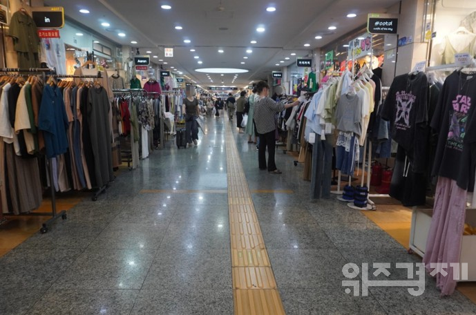 [도시그늘] ③‘공유재산’ 위에 선 사적 계약… 전대 금지 조항과 위탁경영의 간극