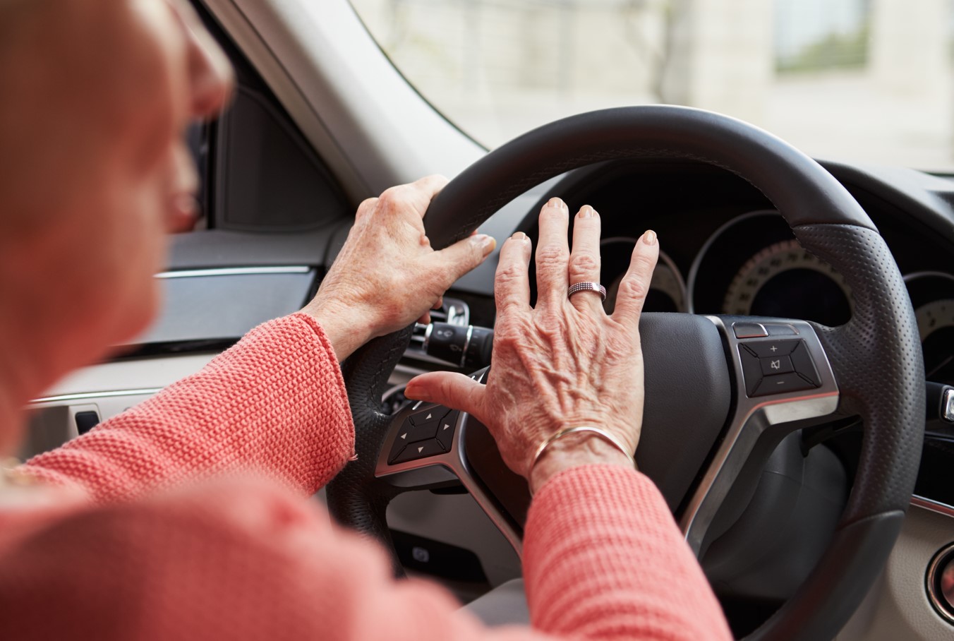 70세 이상 운전자, 서울시에 운전면허 반납하면 10만 원 받는다