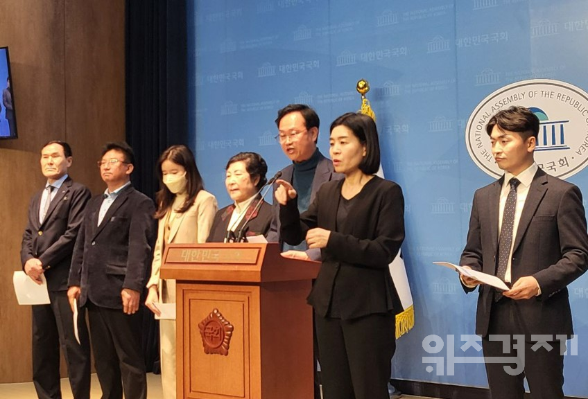 북한이탈주민특별위, 헌재 향해 "내란수괴 윤석열 파면해 달라"