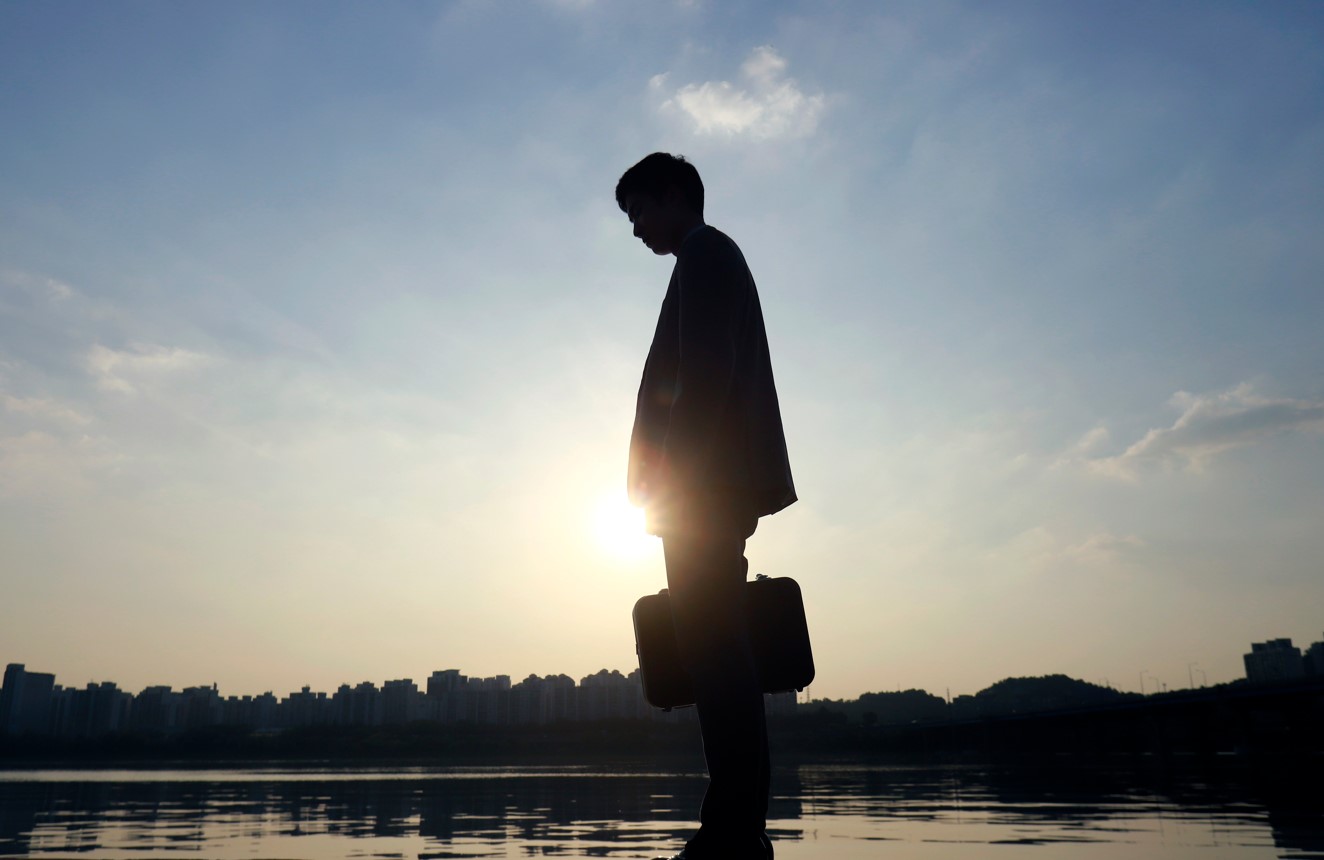 고용취약계층 떠오른 40대...KDI "연공서열형 임금구조 완화해야"