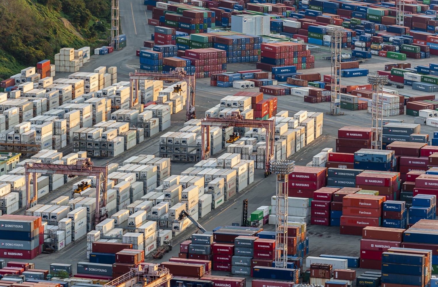 올해 경제전망, KDI "보합"VS 한경연 "역대최저"