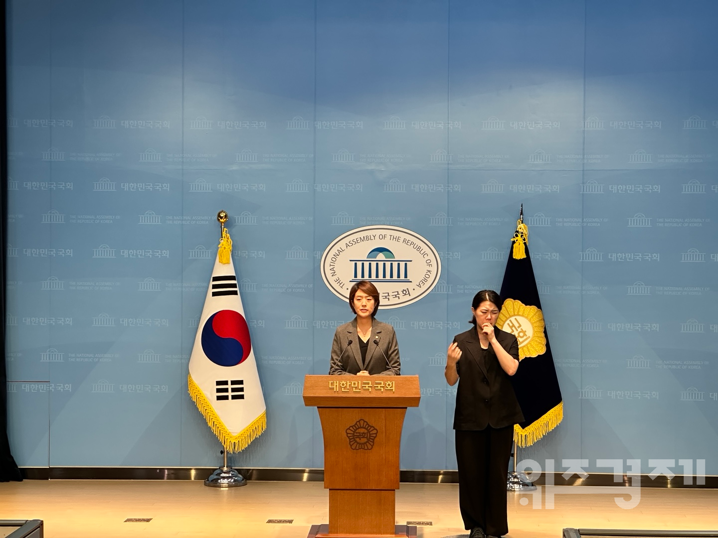 "극우 이념의 교실 침투로 사회적 우려 커"...고민정 의원, '교실 극우화 방지 3법' 발의