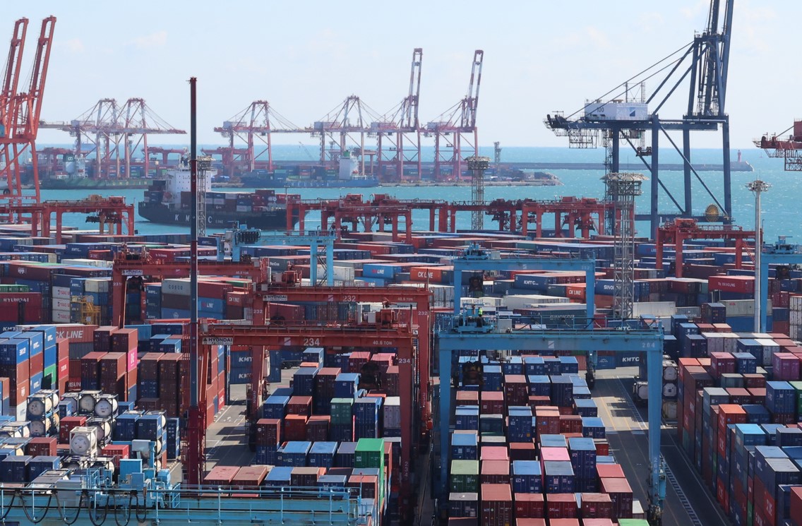 수출기업 37.6%, "전년보다 경영환경 악화될 것"