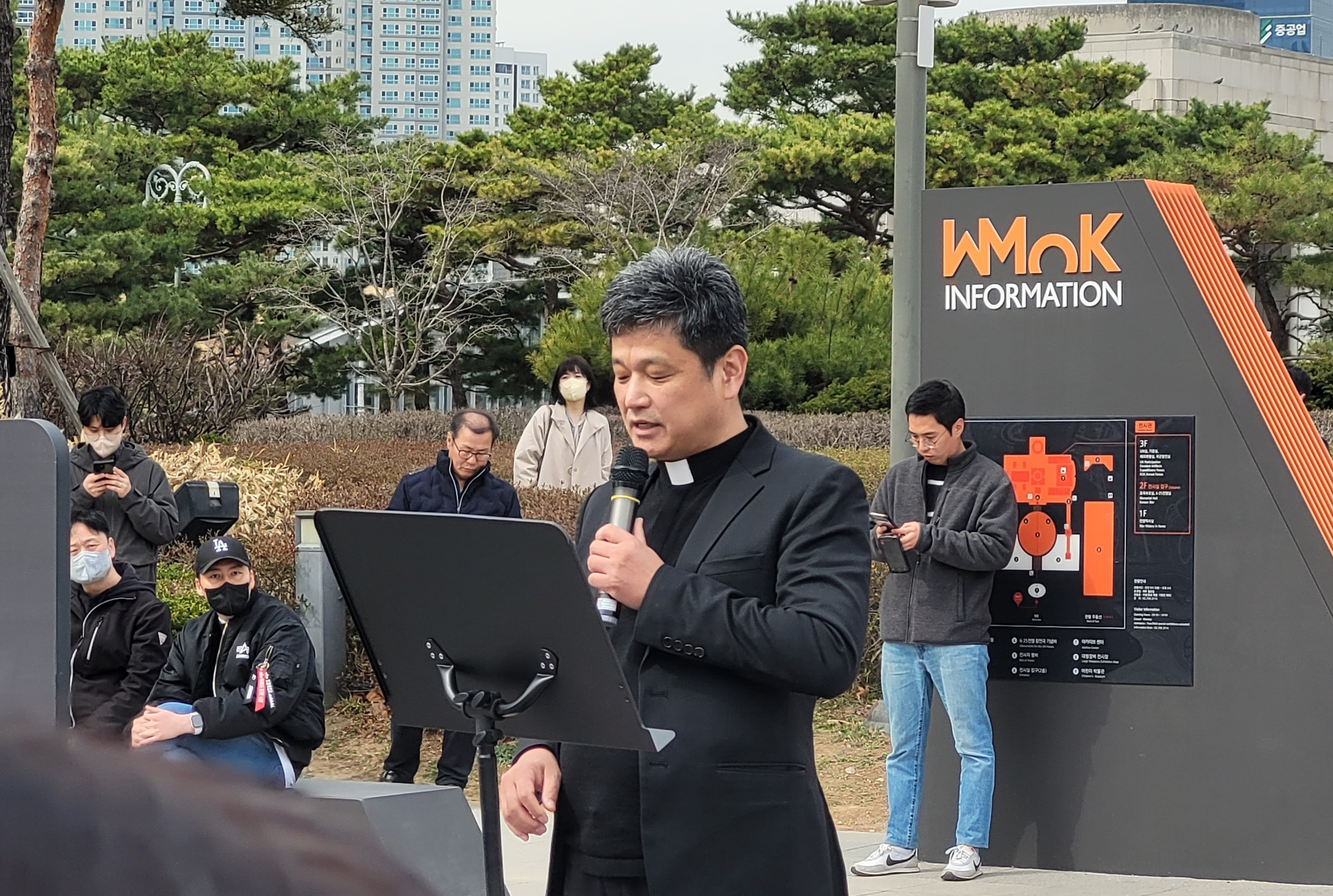 대통령실 앞 울부짖음 “보건복지부 권익지원과장 임명 철회하라”