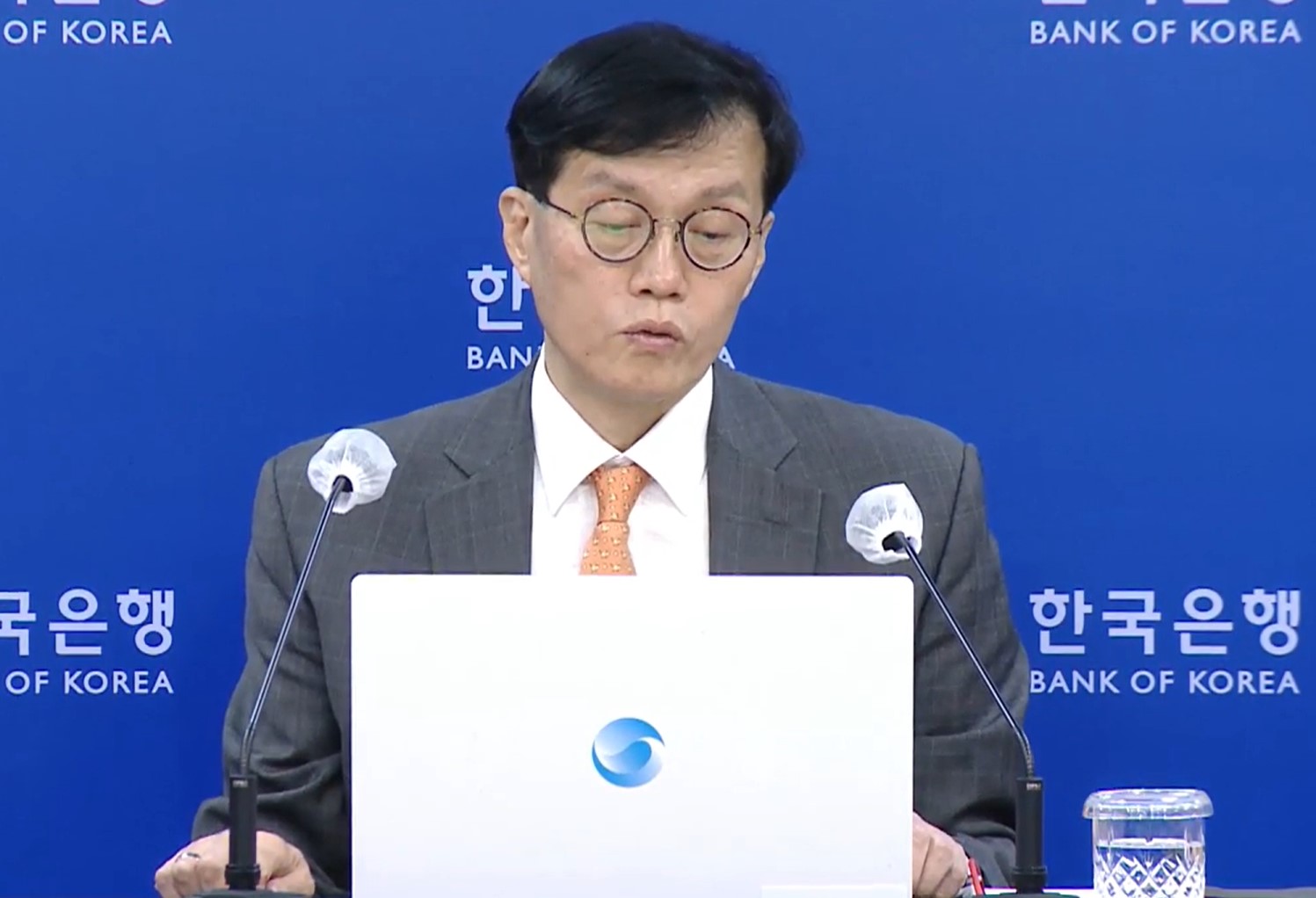 한은, 베이비스탭 단행...배경은?