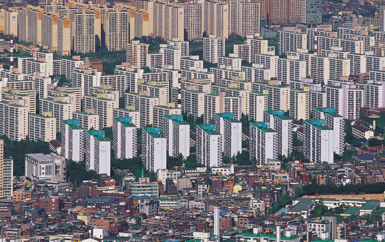 연초 부동산시장 활기... 주택 매매거래량 67% ↑