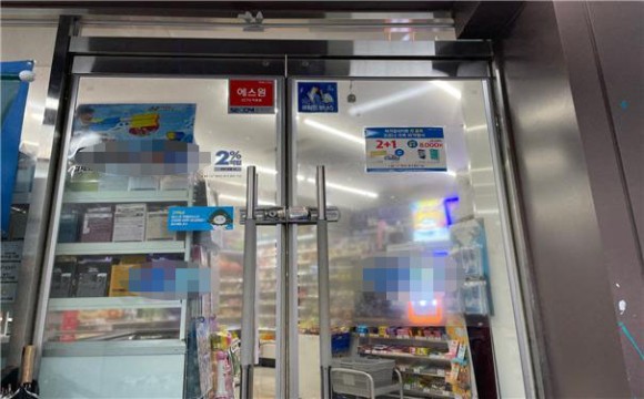 편의점 안전 위협하는 '불투명 시트지'..."제도 운영의 유연성 발휘해야"