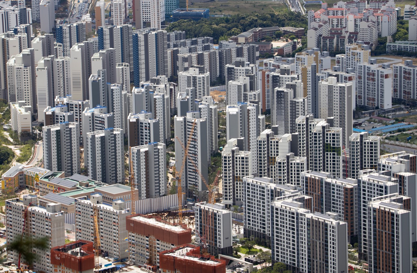 전국 아파트, 전세는 오르고 매매는 하락