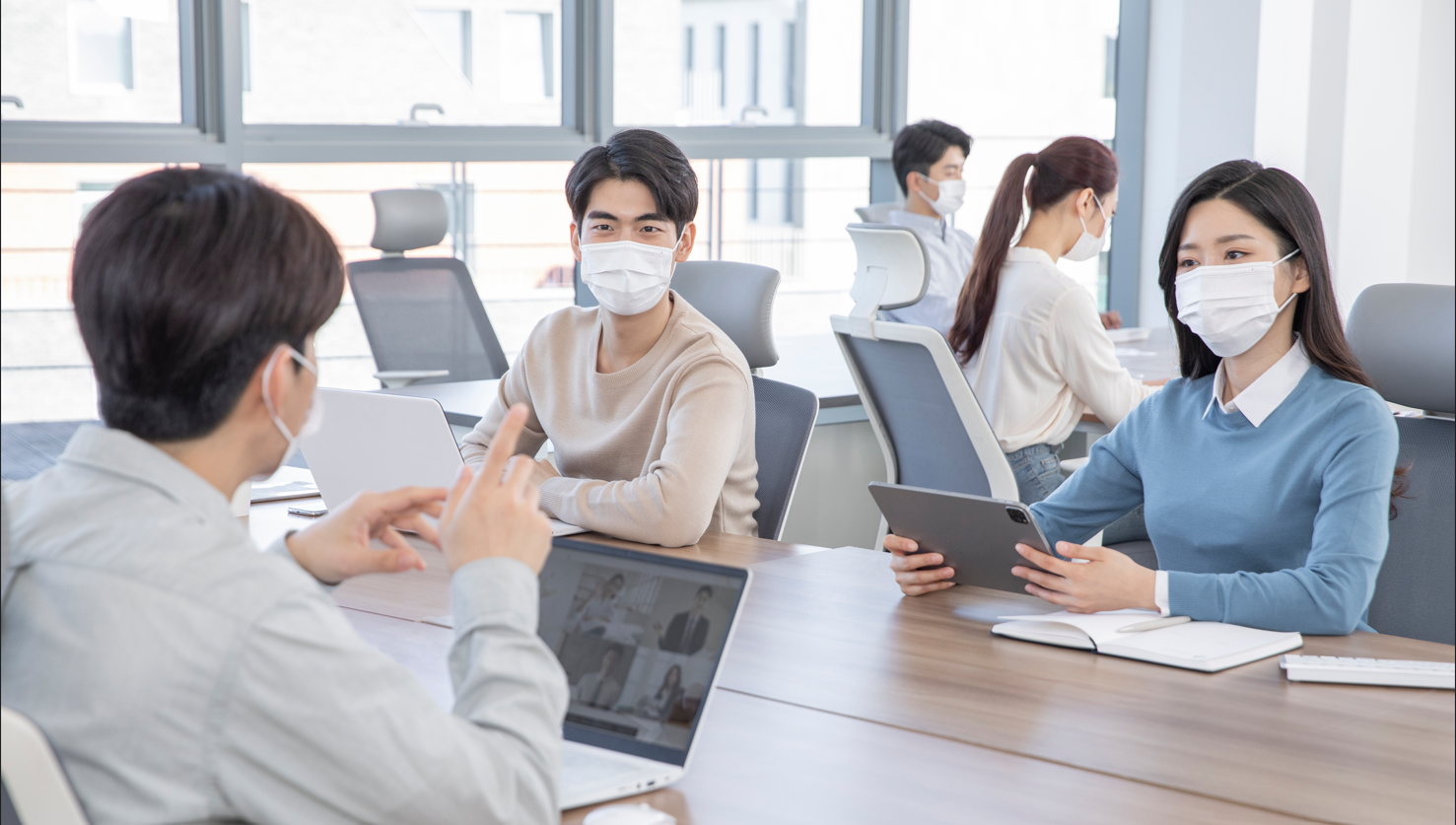 2년 3개월 만에 벗는 '마스크'.... 시민 반응은 각양각색