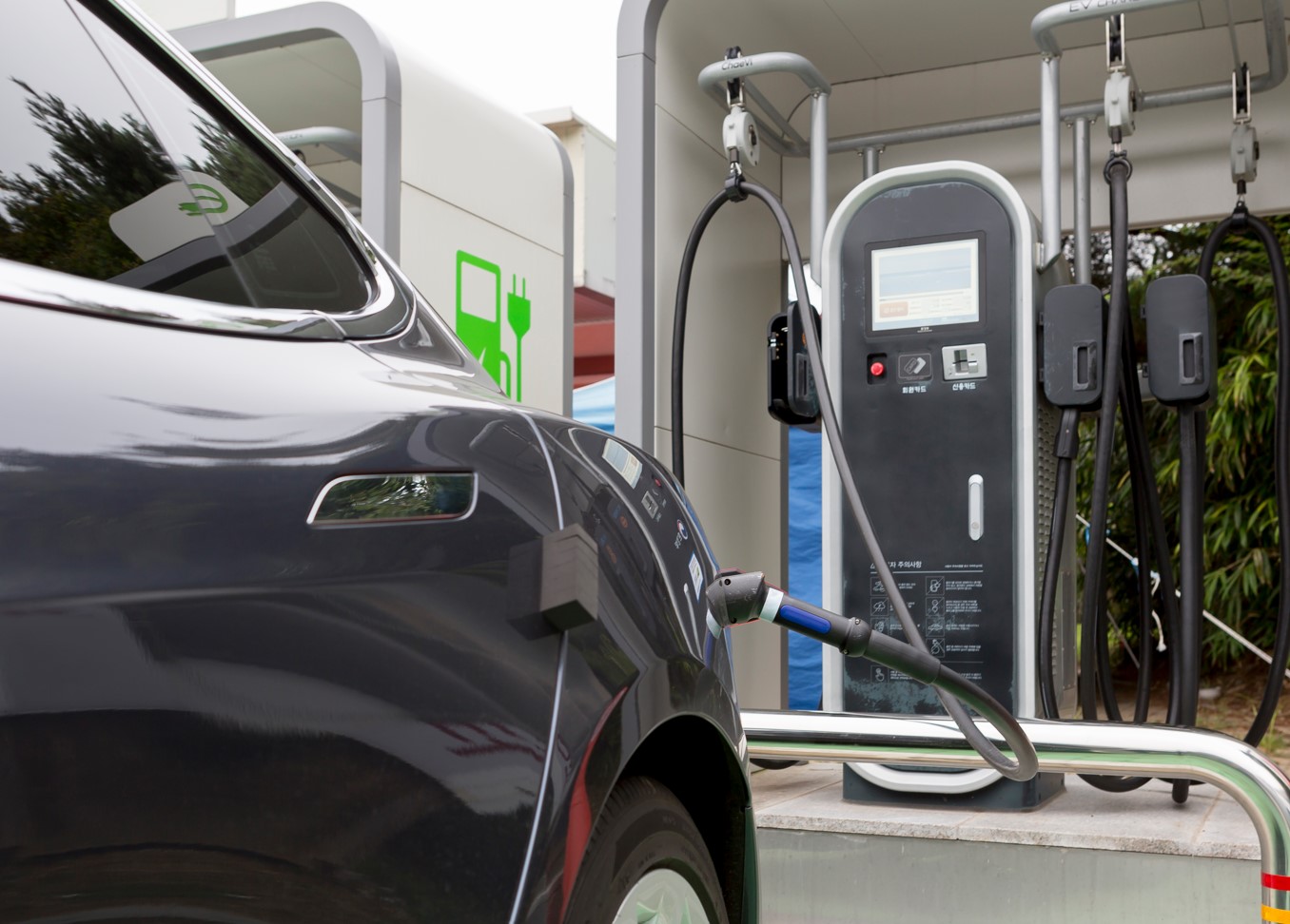 수출 효자 품목 '전기차'... 수요 둔화되고 있다?