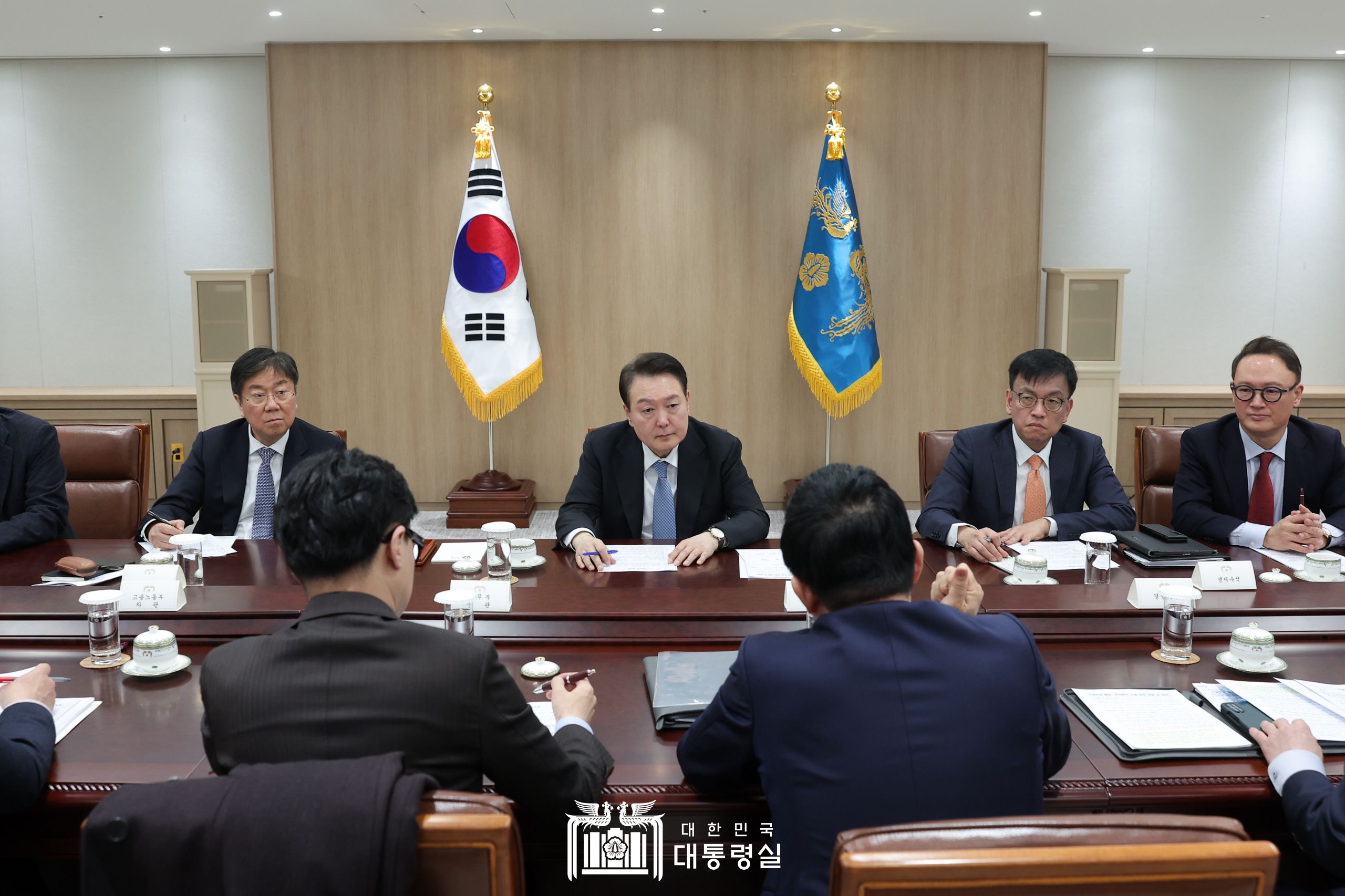 노조 강력히 압박하는 尹... 정부와 노조 간 갈등 불가피