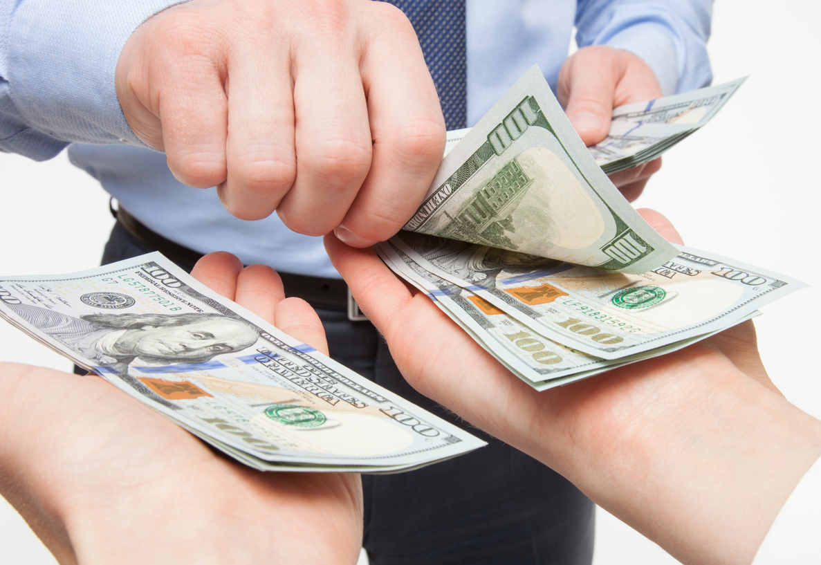 지난해 5대 시중은행 성과급 약 1조 9천억 원... "변화해야"