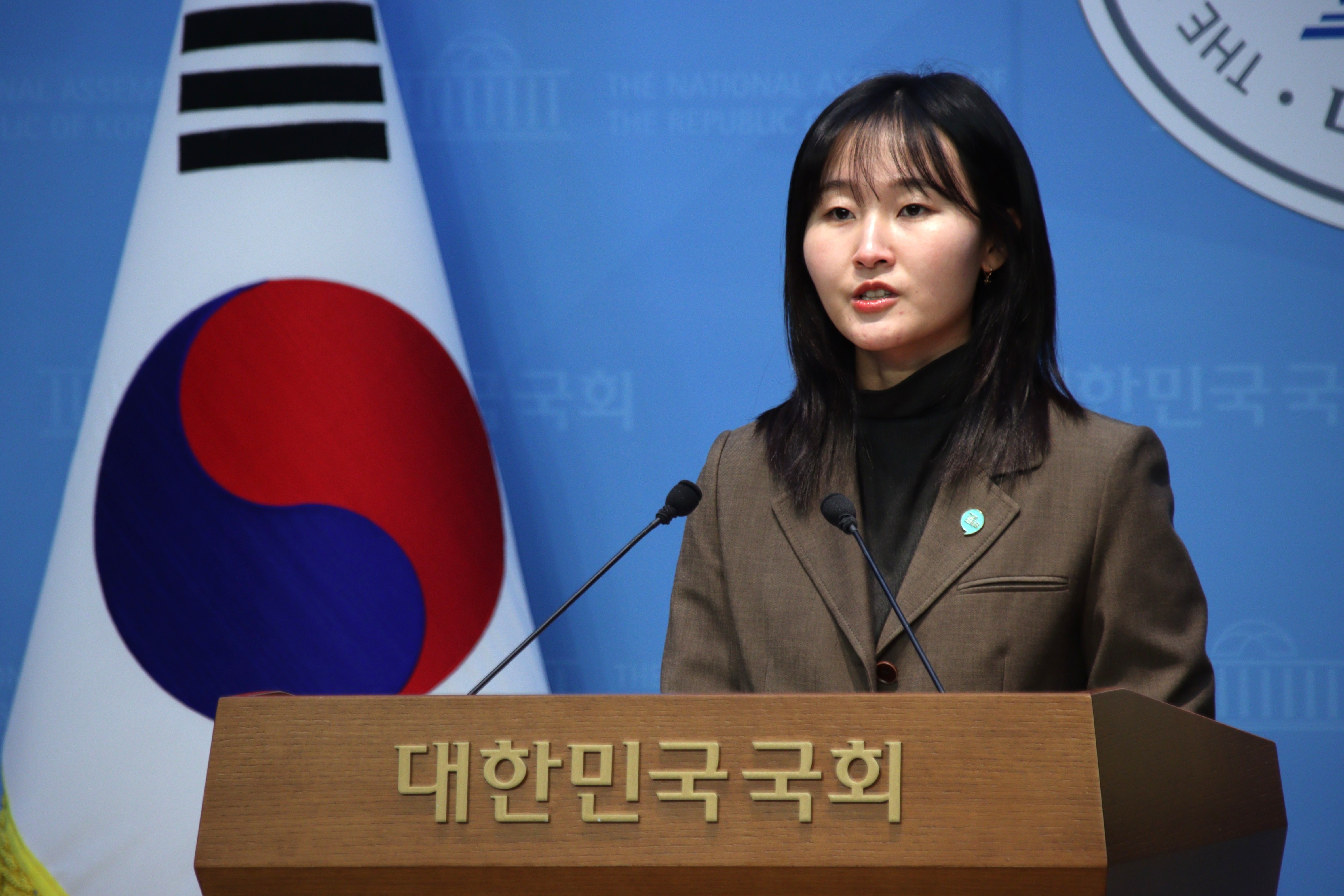 “1억 원 공천 거래 의혹, 민주당은 명확히 밝혀야” 기본소득당, 강선우 의원 금품수수 정황 비판