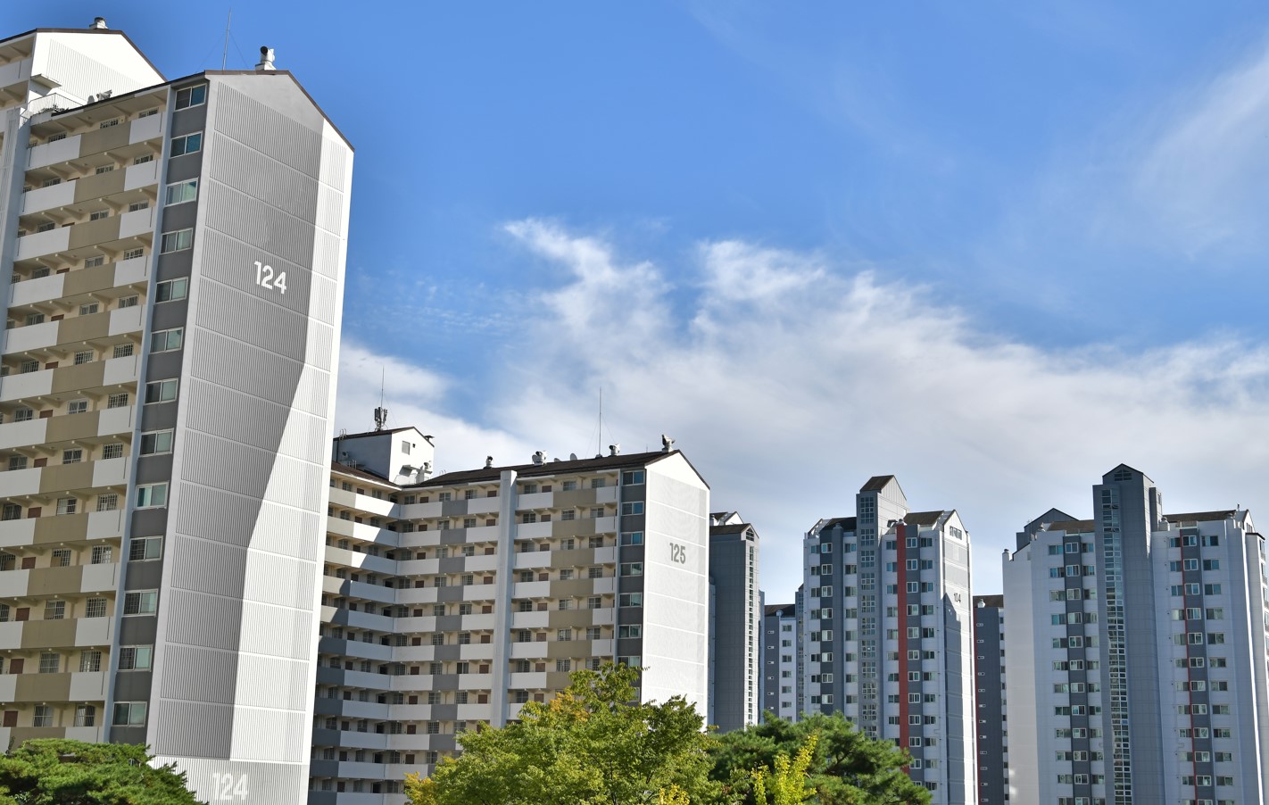 서울, 주택매매지수는 떨어지고 분양가는 올라