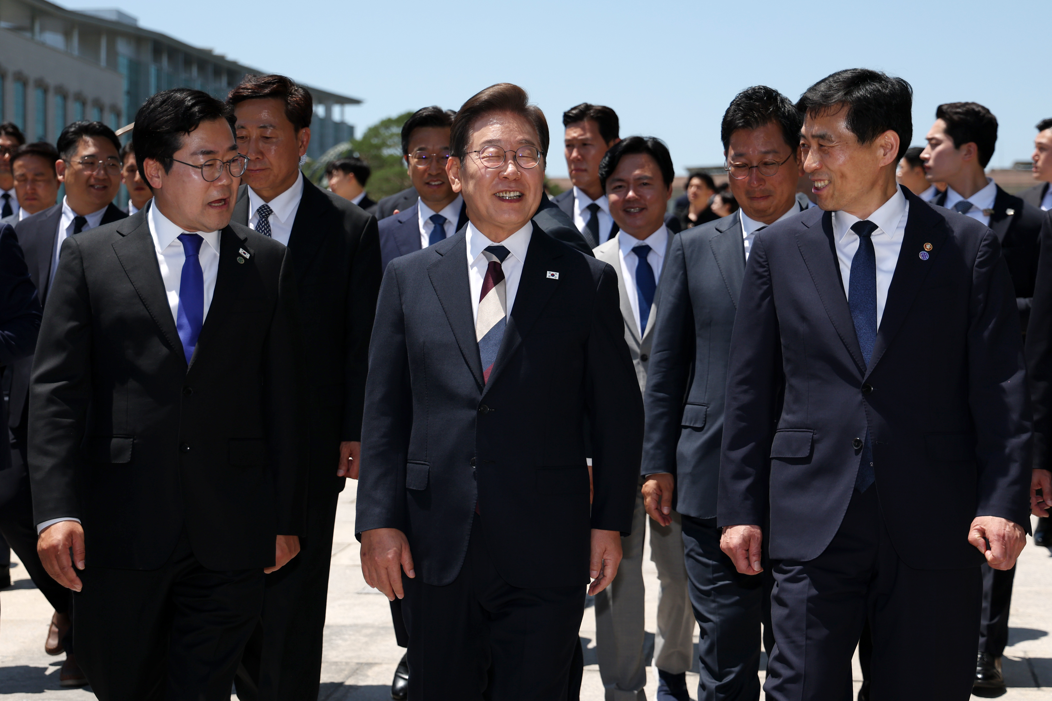 이재명 신정부 출범에 활짝 웃은 증시…수혜주는?