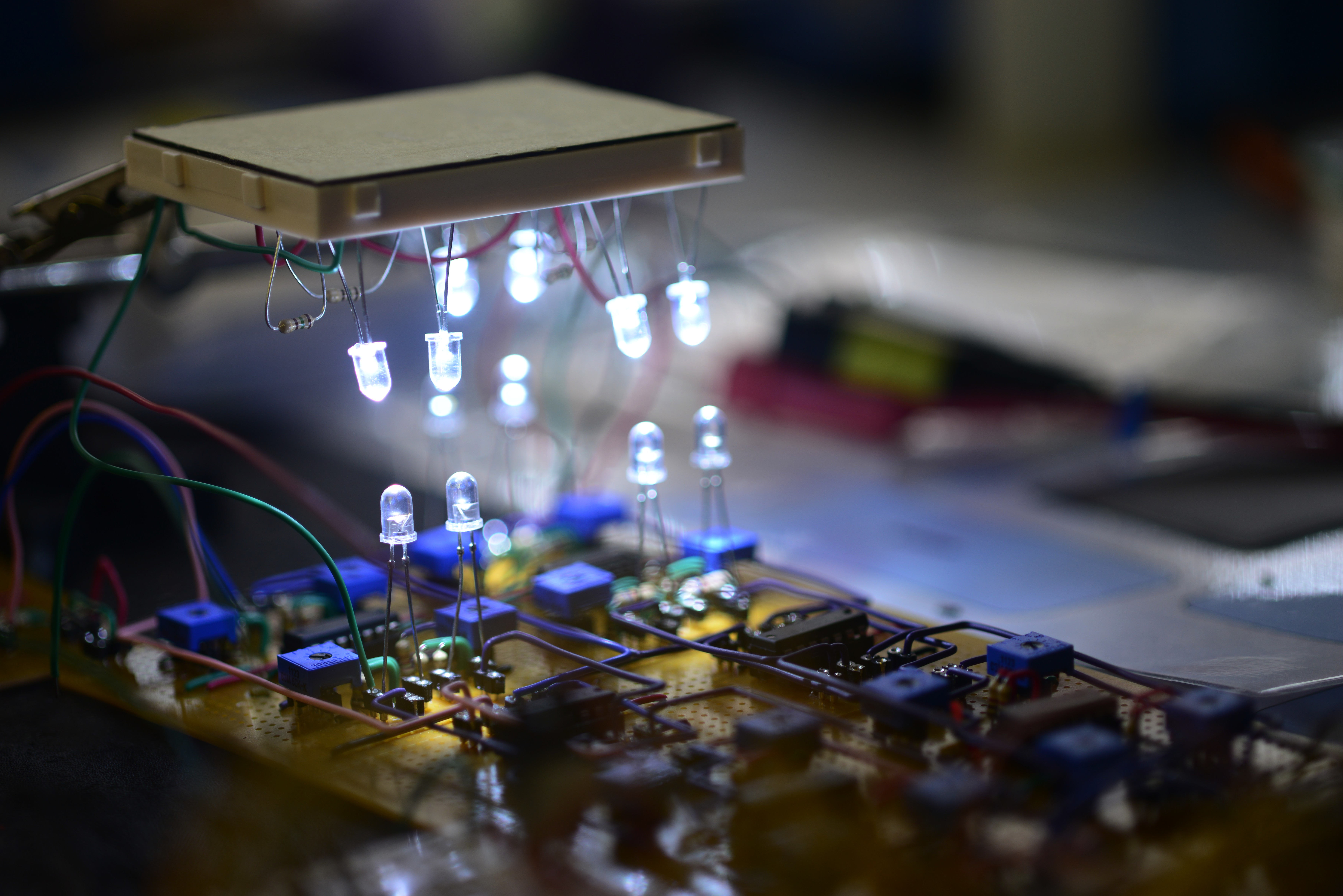 '첩첩산중'에 놓인 반도체... 투자 세액 공제로 활로 뚫는다