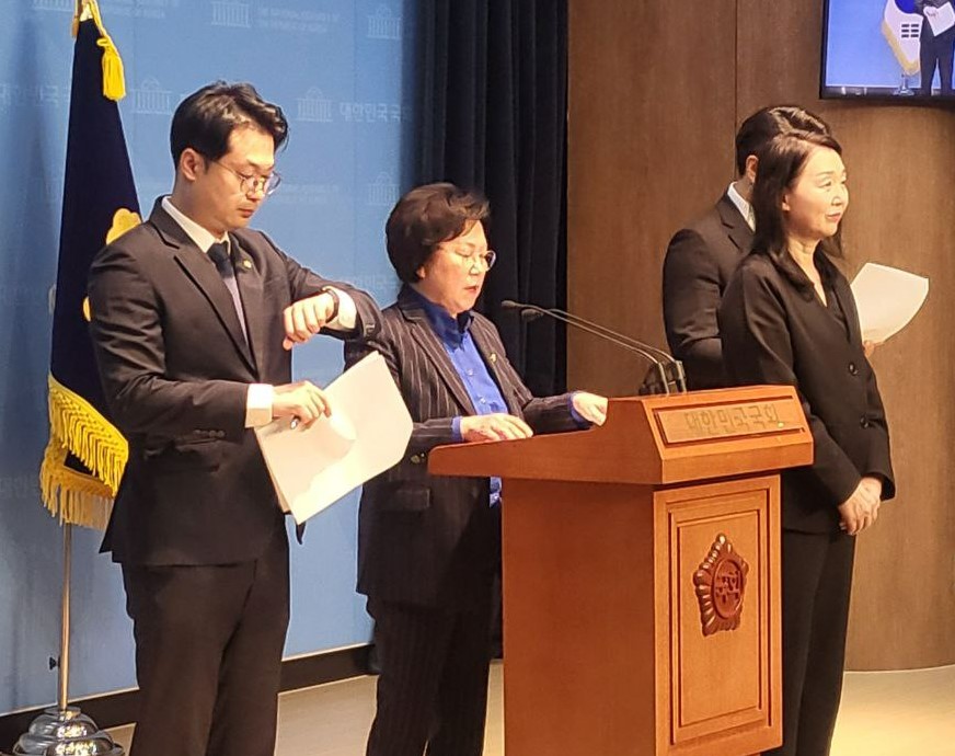 민주 "국회의장 짓밟앗다는 국힘 주장, 악의적 거짓말"