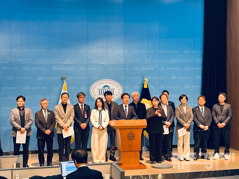 민주·조혁당 "내란 혐의자 APEC 명예시민 선정 경위 설명해야"