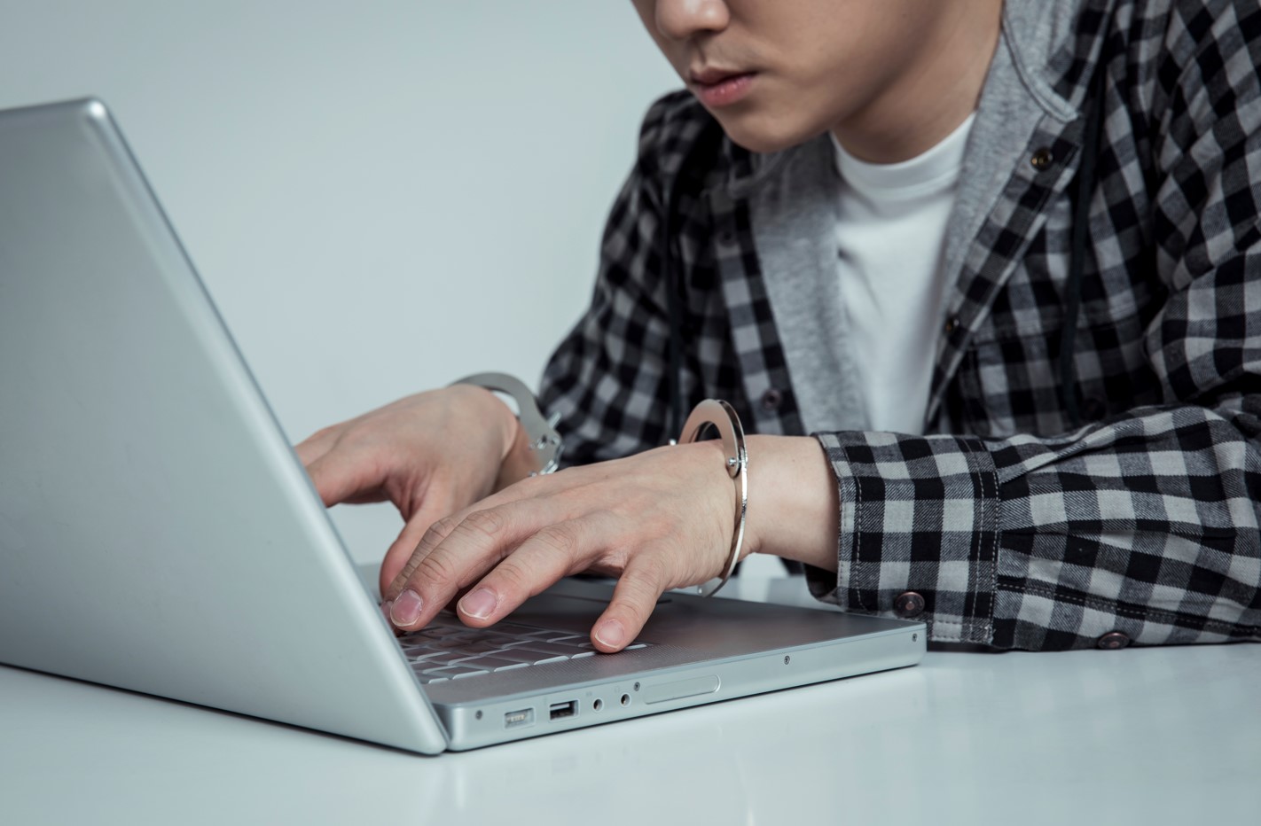 보이스피싱 피해액 35%증가...공모주 피싱문자 주의