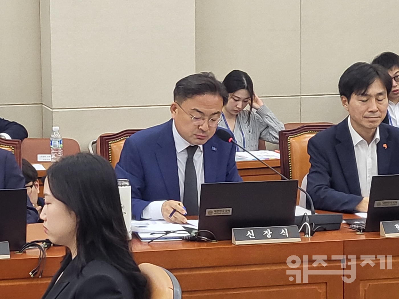 [2025 국정감사] 신장식 의원 "배민 배차수락 시간·수락률 기준변경으로 라이더 죽음으로 내몰아"