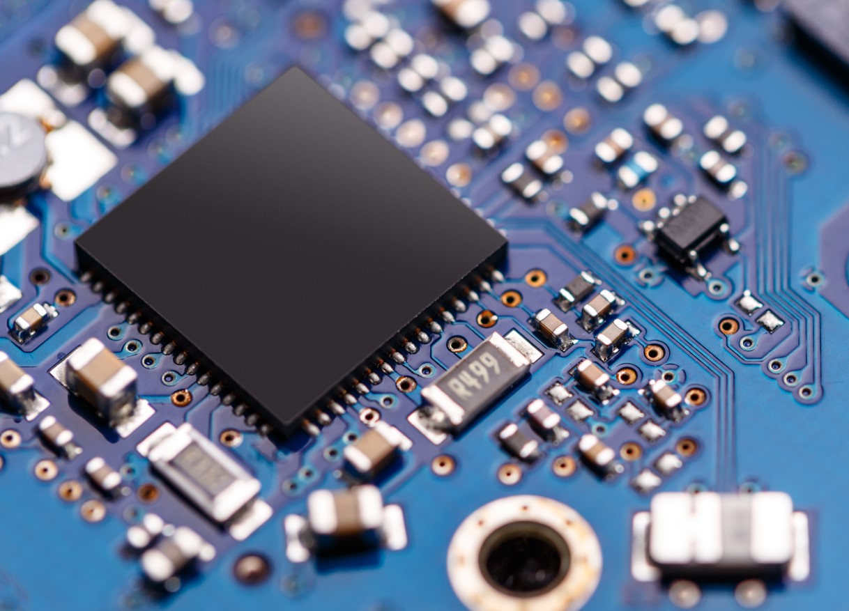 돋보이는 반도체 수출 증가세... 높은 의존성은 낮춰야