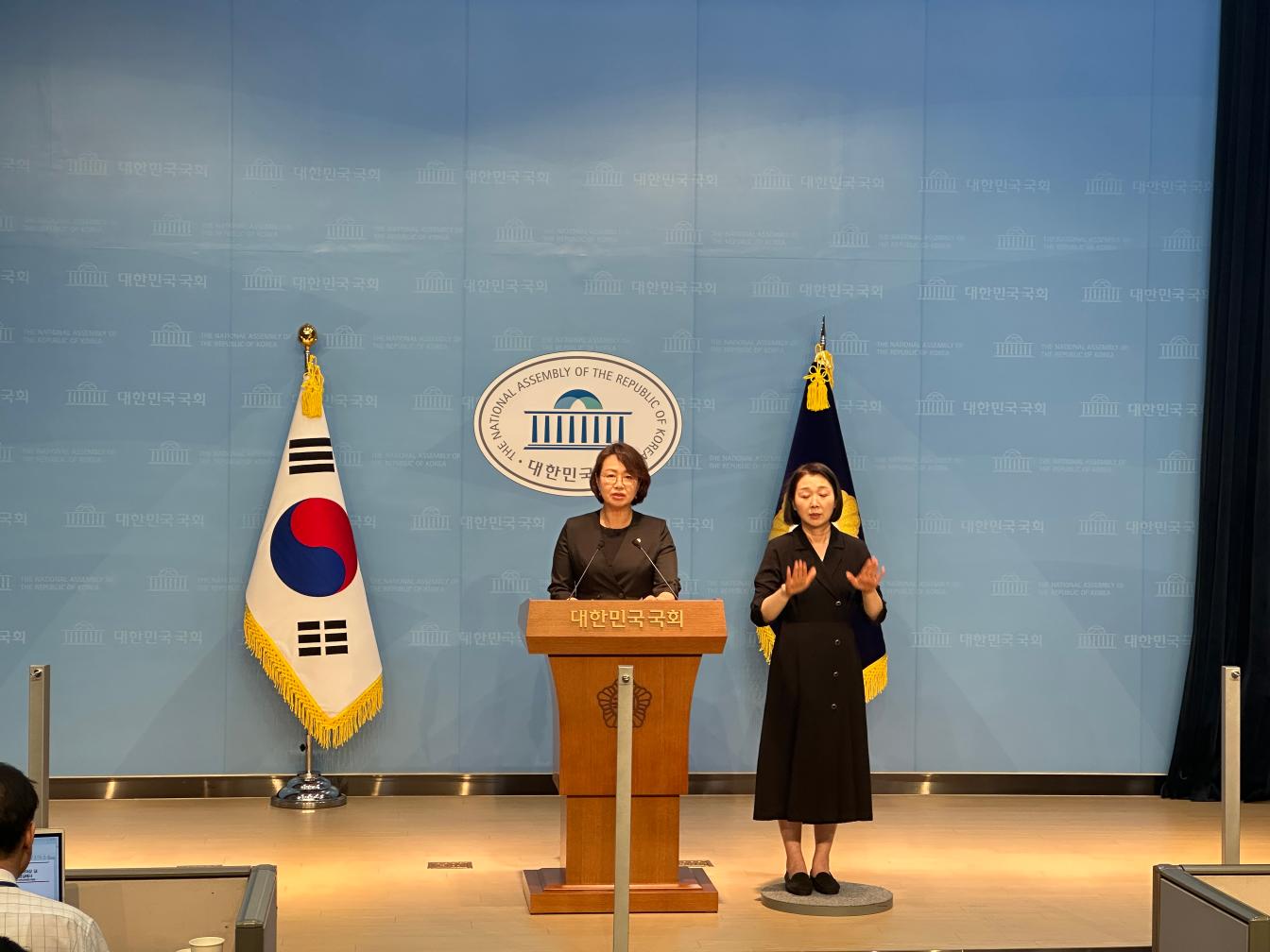 백선희 조국혁신당 원내대변인이 국회 소통관에서 브리핑을 진행하고 있다(사진=위즈경제)