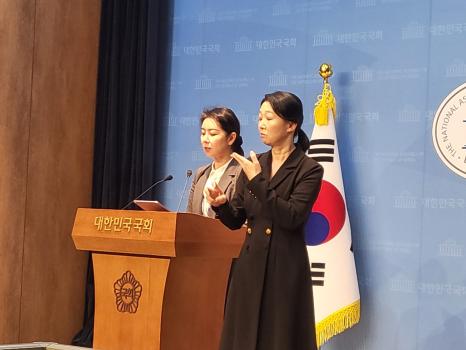 더불어민주당이 국민의힘 내에서 벌어지고 있는 ‘내란 책임 사과’ 논쟁을 두고 강도 높은 비판을 쏟아냈다. 사과의 시기와 방식 모두 이미 진정성을 잃었다며, “행동 없는 사과는 조롱에 불과하다”고 지적했다. 사진=위즈경제