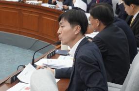 한창민 사회민주당 의원이 18일 삼부토건 사건을 패스트트랙 조치를 하지 않는 금융당국을 향해 날 선 비판을 제기했다. 사진=위즈경제