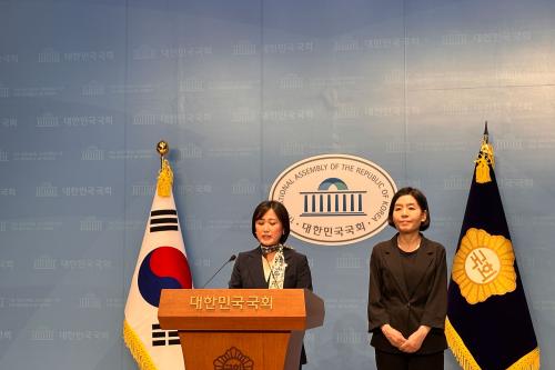 10일 국회 소통관에서 기자회견 중인 백승아 더불어미주당 대변인(사진=위즈경제)