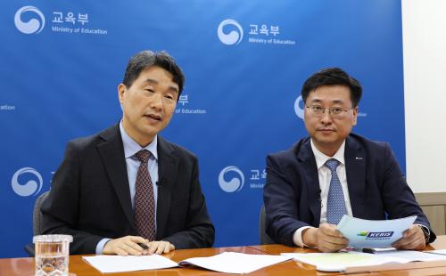 이주호 사회부총리 겸 교육부 장관이 23일 서울 종로구 정부서울청사에서 열린 교실혁명 선도교사 연수 개회식에서 발언을 하고 있다. (출처 = 교육부)