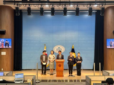 22일 국회 소통관에서 진행된 조국혁신당 개헌절차법 입법 추진 관련 기자회견(사진=위즈경제)