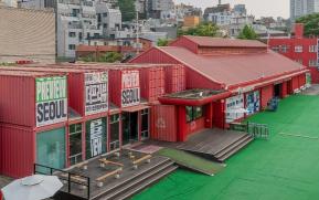 신한카드는 ‘더프리뷰서울 2025 with 신한카드(이하 더프리뷰서울)’를 다음달 1일까지 서울역 뒷편에 있는 ‘옛 국립극단 백성희장민호극장’에서 개최한다고 29일 밝혔다. 사진=신한카드