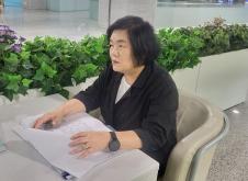 유순덕 사단법인 롤링주빌리 상임이사 지난 12일 국회 의원회관 안에서 기자의 질문에 답하고 있다. 사진=위즈경제