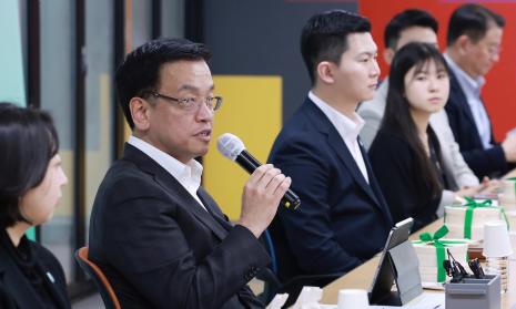 '청년과 함께하는 오찬간담회'에 참석한 최상목 대통령 권한대행 (사진 = 연합뉴스)