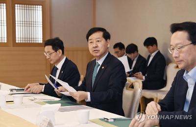15일 서울 종로구 정부서울청사에서 열린 '부동산 관계장관회의'를 주재하고 있는 구윤철 부총리 겸 기획재정부 장관(사진=연합뉴스)
