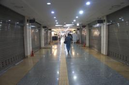 고속버스터미널역 지하상가 고투몰의 점포 문이 닫혀있다. (사진=위즈경제)