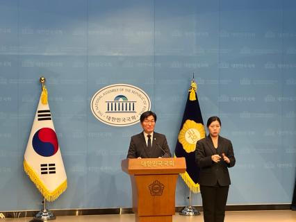 더불어민주당이 이른바 ‘혐오 현수막 정당’으로 알려진 ‘내일로미래로’ 당에 대한 경찰의 압수수색을 환영하며, 지방정부의 적극적인 철거 조치를 촉구했다. 사진=위즈경제