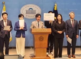 더불어민주당 3대특검 대응 특별위원회(이하 '3대 특검 특위')는 30일 윤석열 정부 시절 벌어진 ‘웹바이오텍 이상거래 심리절차 개입 사건’에 대한 전면적 특검 수사를 촉구했다. 사진=위즈경제