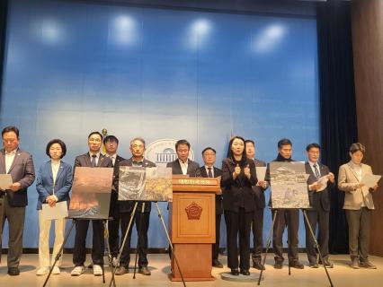 28일 국회 소통관에서 기자회견 진행 중인 더불어민주당 재난재해대책특별위원(사진=위즈경제)