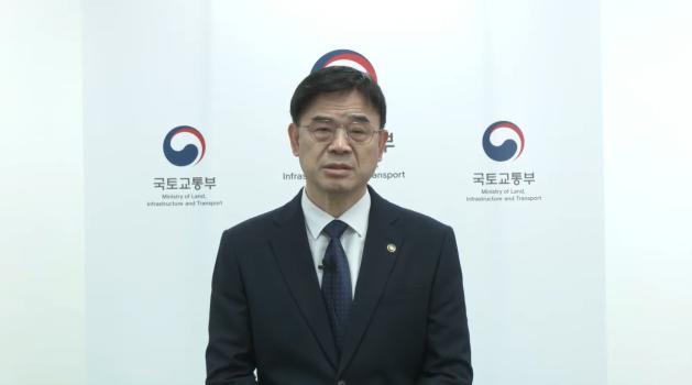 ‘갭투자 논란’을 일으킨 국토교통부 이상경 제1차관이 유튜브를 통해 국민 사과문을 발표했다. (사진=국토교통부 유튜브 계정 갈무리)