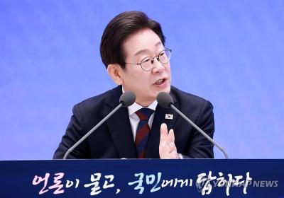 취재진 질문에 대답하는 이재명 대통령 (사진=연합뉴스)